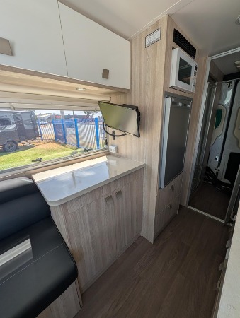 PXL_20260204_040721806